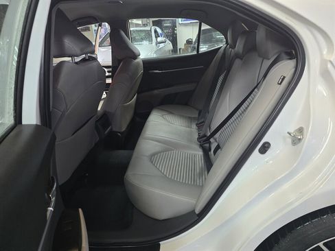 Used 2023 Toyota Camry SE FWD image 11