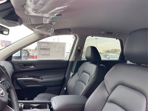New 2025 Nissan Pathfinder SL image 12