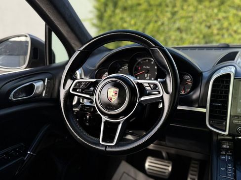 Used 2017 Porsche Cayenne Turbo image 34