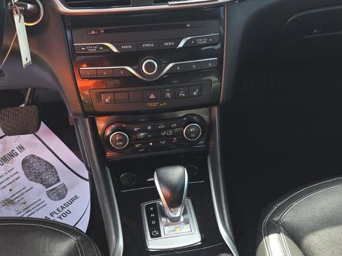 Used 2018 INFINITI QX30 Premium w/ Navigation Package image 12