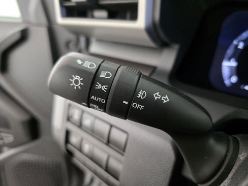 Used 2025 Toyota Tacoma TRD Off-Road image 32