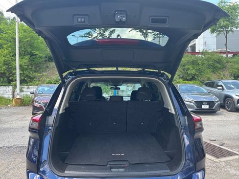 Used 2025 Nissan Rogue SV FWD image 33