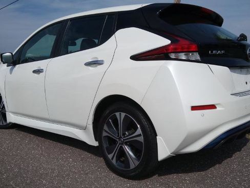 Used 2020 Nissan Leaf SV w/ SV Technology Package FWD image 17