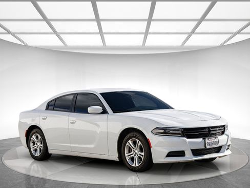 Used 2019 Dodge Charger SXT w/ Leather Interior Group image 4