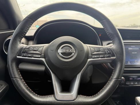 Certified 2022 Nissan Kicks SR FWD image 17