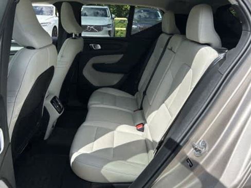Used 2024 Volvo XC40 B5 Plus w/ Protection Package Premier AWD/4WD image 7