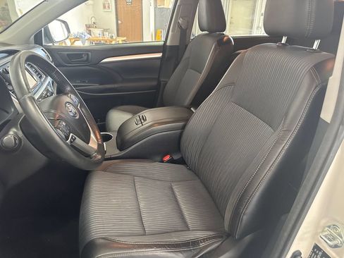 Used 2015 Toyota Highlander Plus AWD/4WD image 9