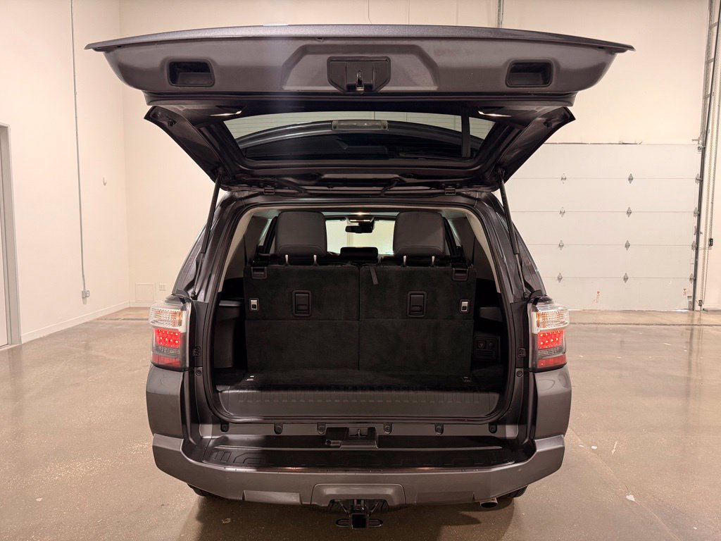 Used 2022 Toyota 4Runner SR5 Premium w/ Moonroof Package RWD image 9