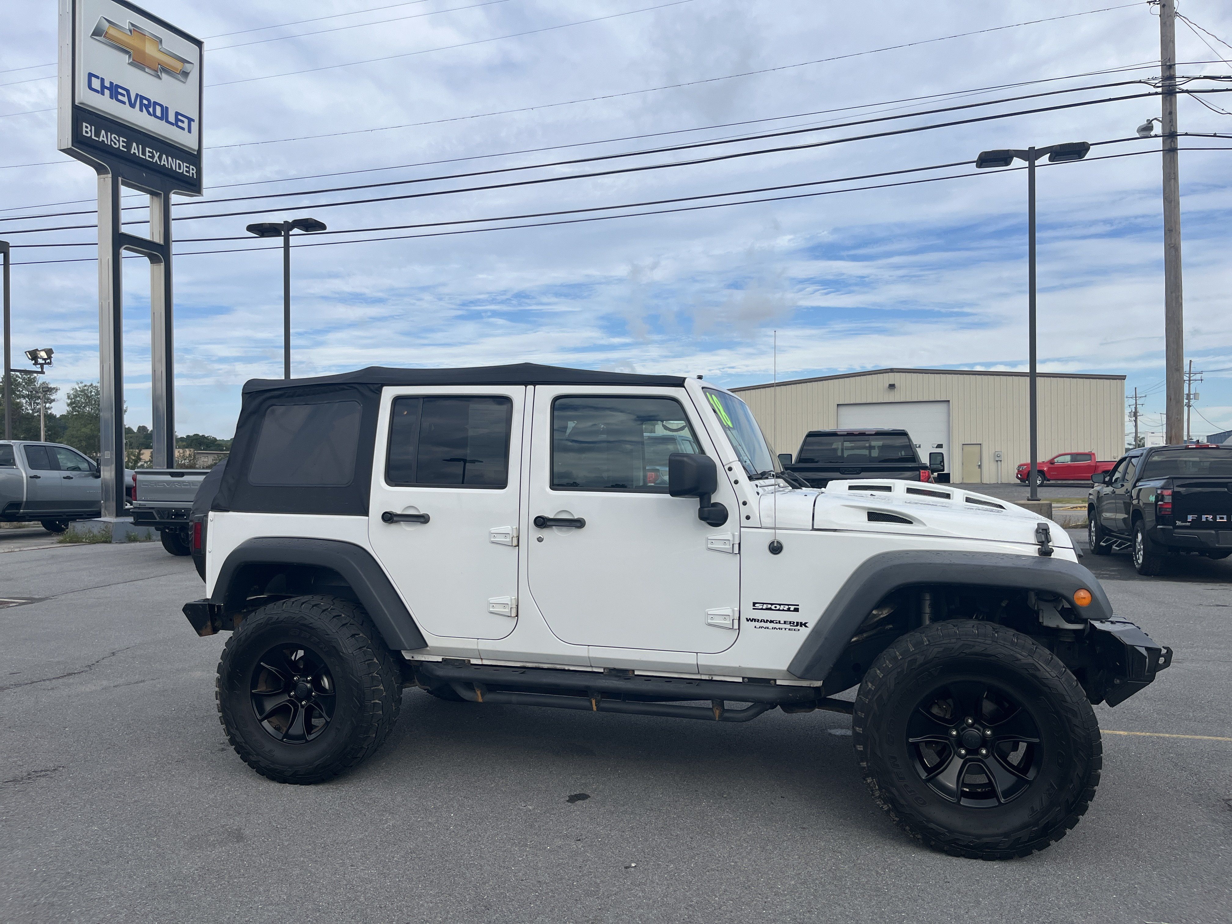 Used 2018 Jeep Wrangler Unlimited Sport S AWD/4WD image 12