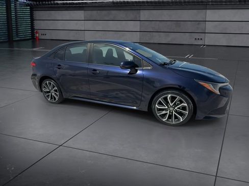 Used 2022 Toyota Corolla LE FWD image 2