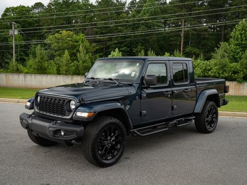 Used 2025 Jeep Gladiator Mojave AWD/4WD image 3