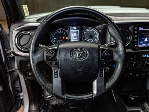 Used 2021 Toyota Tacoma TRD Sport w/ Technology Package image 17