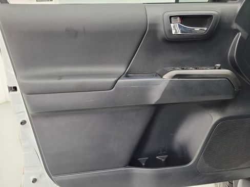 Used 2018 Toyota Tacoma TRD Sport w/ Technology Package RWD image 17
