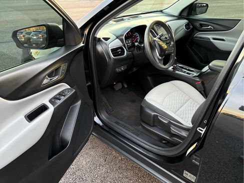 Used 2020 Chevrolet Equinox LS image 16