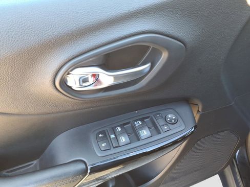 Used 2020 Jeep Cherokee Latitude Plus image 13