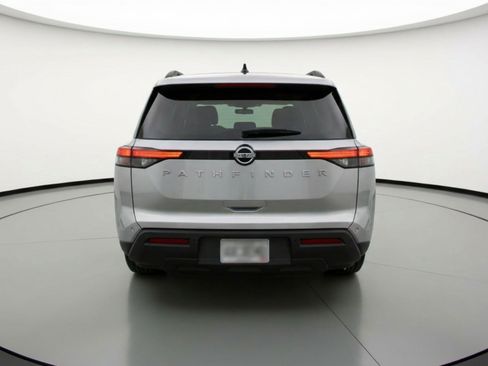 Used 2025 Nissan Pathfinder SV image 7