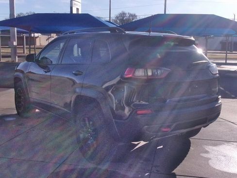 Used 2021 Jeep Cherokee Trailhawk w/ Premium Leather Package image 13