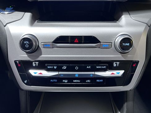 Used 2021 Ford Explorer XLT w/ Equipment Group 202A image 22