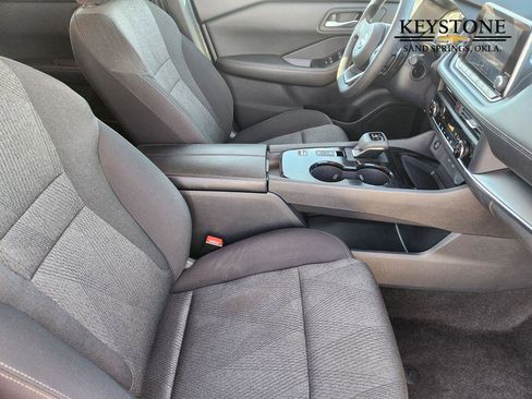 Used 2024 Nissan Rogue SV image 14