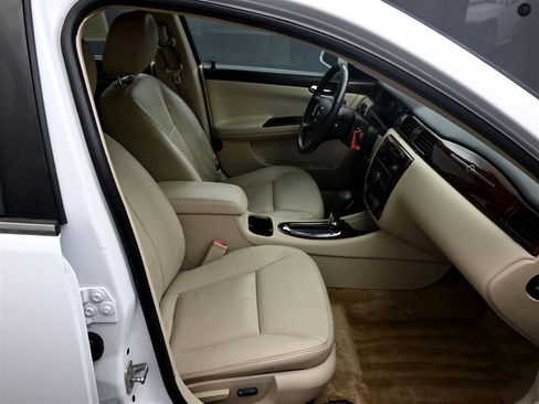 Used 2010 Chevrolet Impala LT w/ Luxury Edition Package image 9