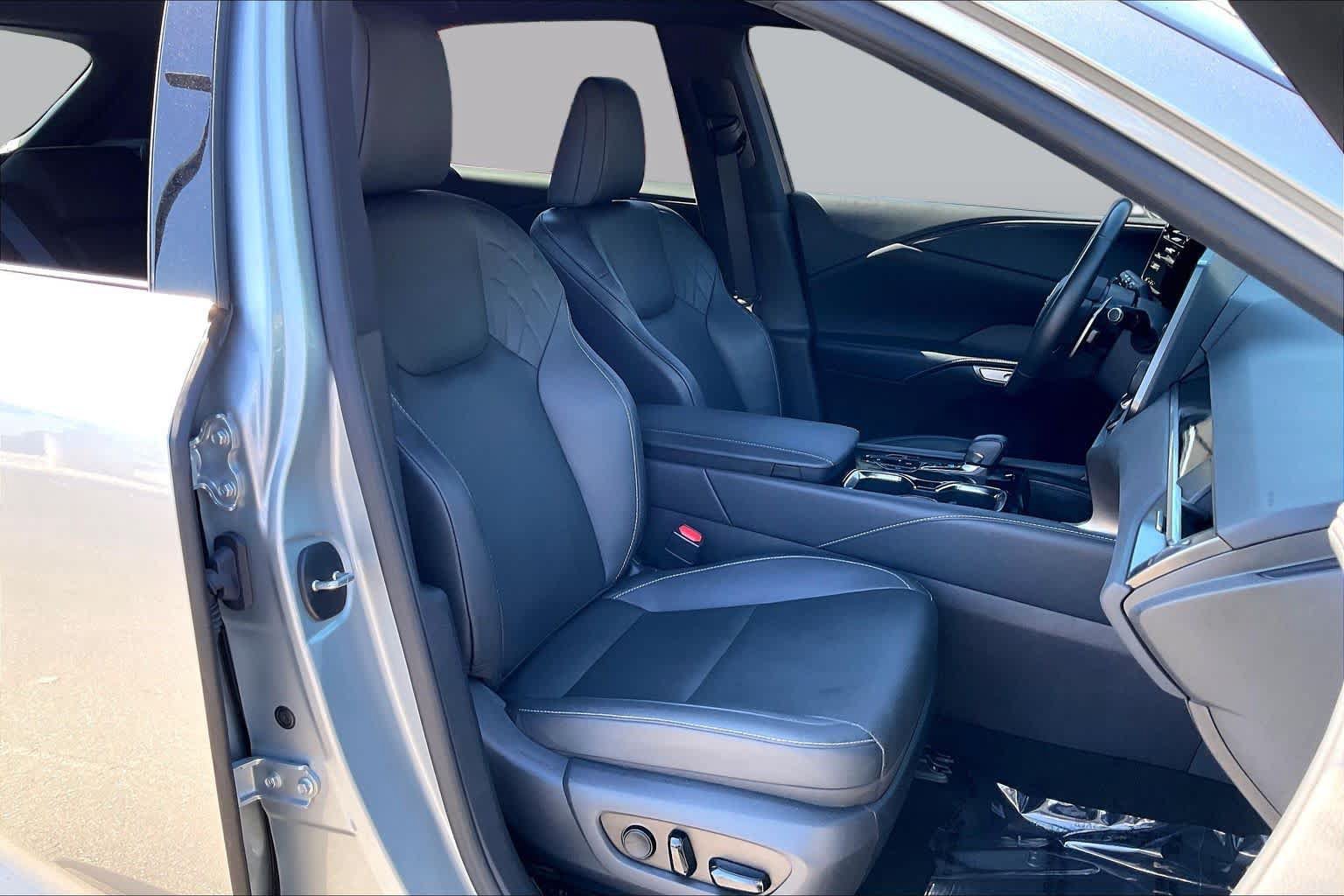 Used 2025 Lexus RX 350 FWD w/ Technology Package image 7