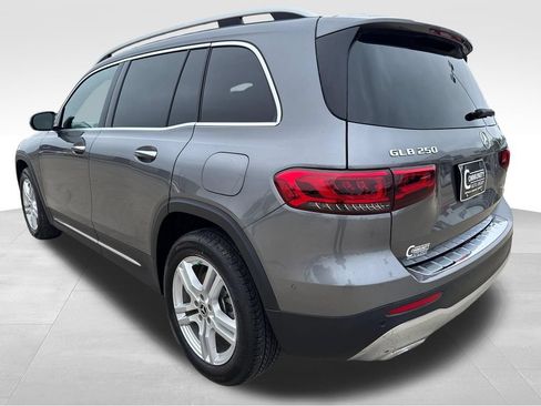 Used 2023 Mercedes-Benz GLB 250 4MATIC image 3