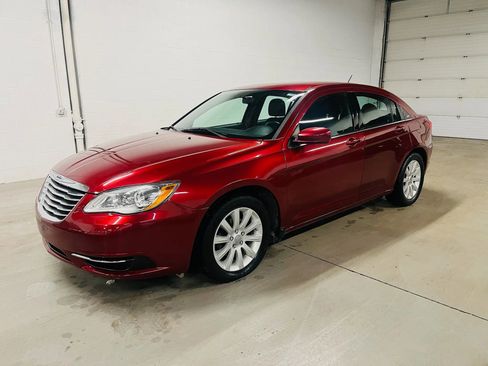 Used 2014 Chrysler 200 Touring image 2