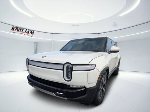 Used 2022 Rivian R1T Adventure image 6