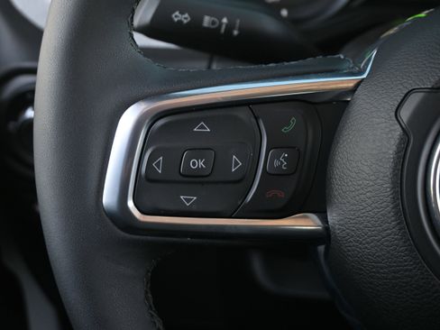 Used 2025 Jeep Wrangler Unlimited Sahara AWD/4WD image 18