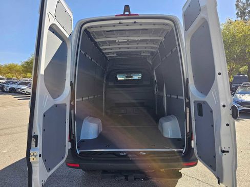 Used 2024 Mercedes-Benz Sprinter 3500 image 17