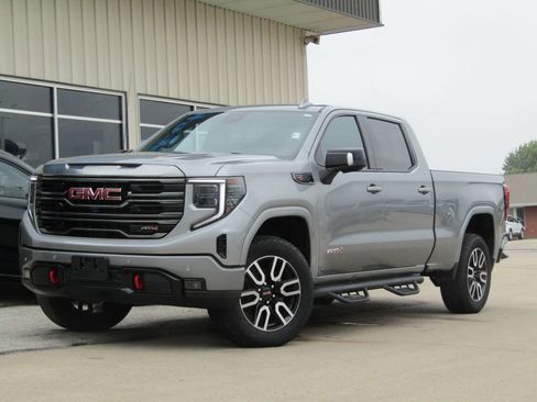 Used 2024 GMC Sierra 1500 AT4 w/ Technology Package AWD/4WD image 12