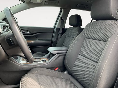 Used 2019 GMC Acadia SLE image 13