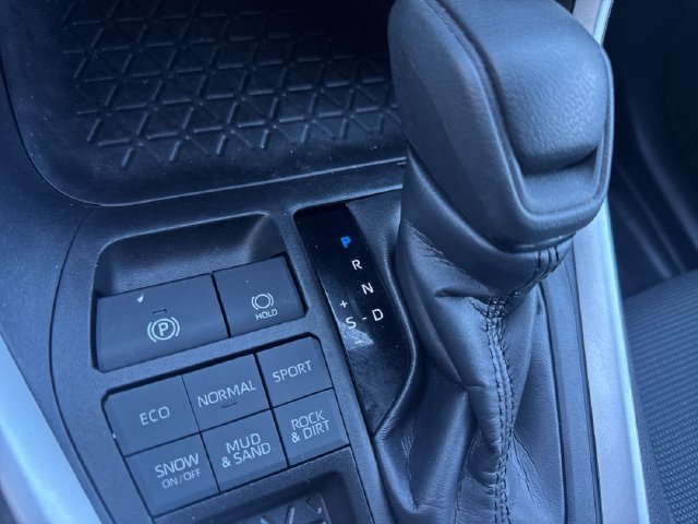 Used 2023 Toyota RAV4 LE AWD/4WD image 23
