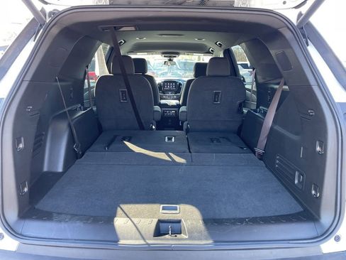 Used 2023 Chevrolet Traverse LT image 39