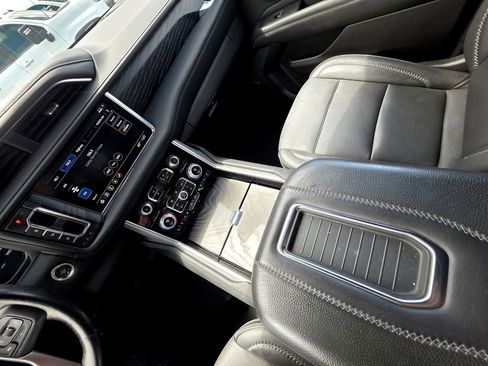 Used 2021 GMC Yukon Denali w/ Denali Premium Package AWD/4WD image 44
