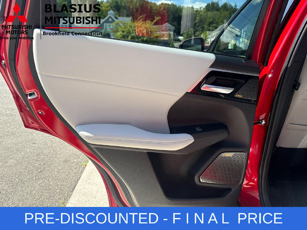 Used 2025 Mitsubishi Outlander SE AWD/4WD image 34