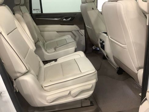 Used 2022 GMC Yukon XL Denali AWD/4WD image 35