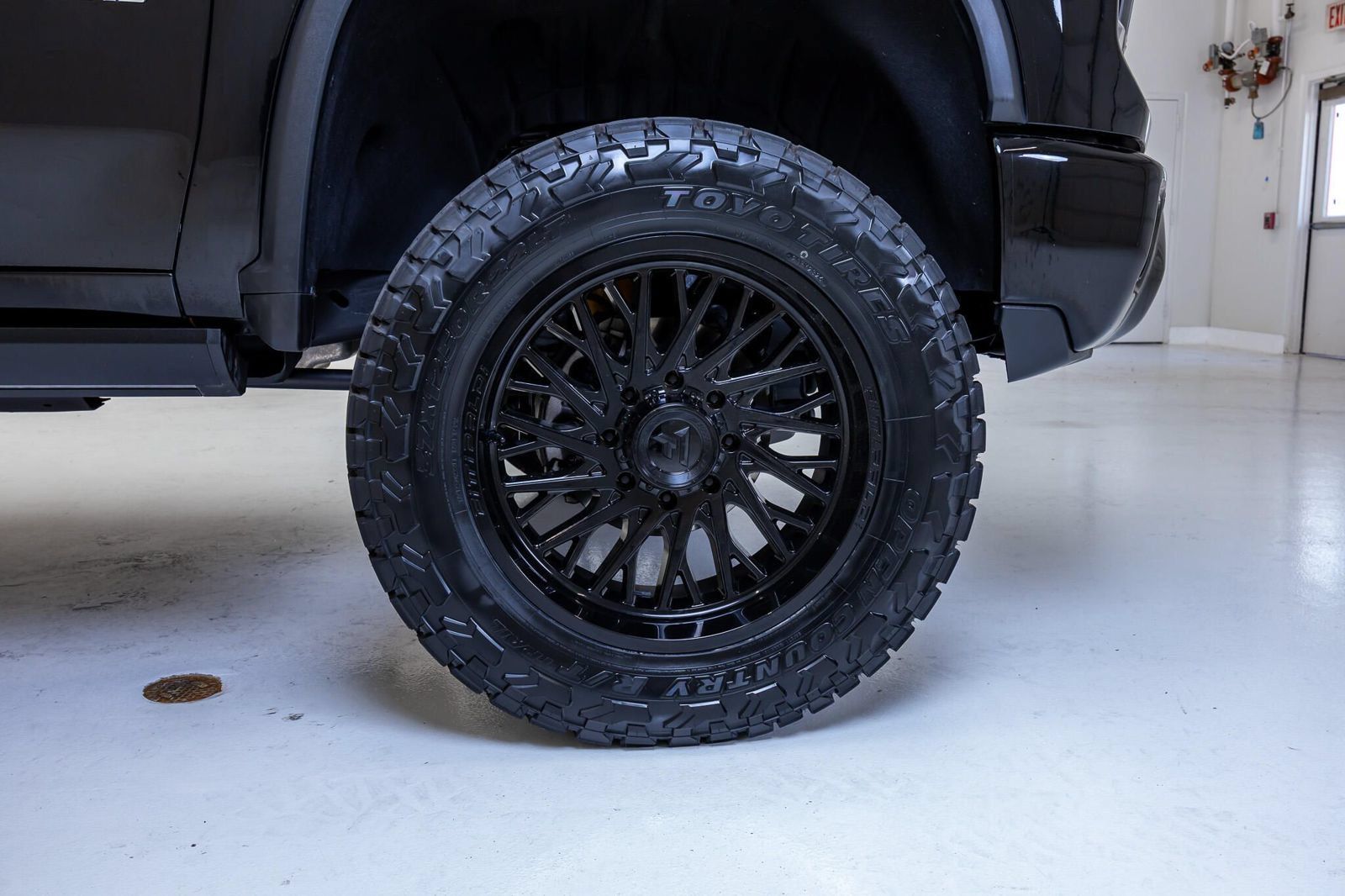 Used 2025 Chevrolet Silverado 2500 ZR2 w/ Technology Package AWD/4WD image 12