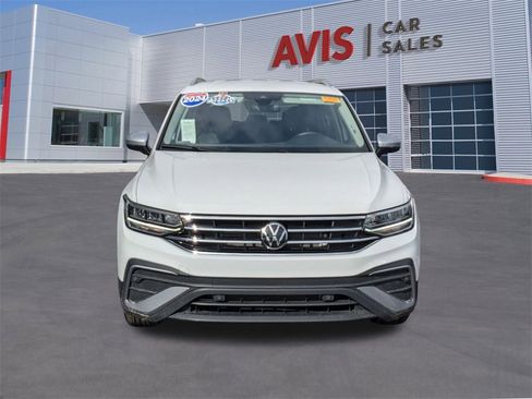 Used 2024 Volkswagen Tiguan SE image 2