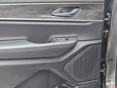 New 2025 Jeep Grand Cherokee L Limited w/ Trailer Tow Package image 22