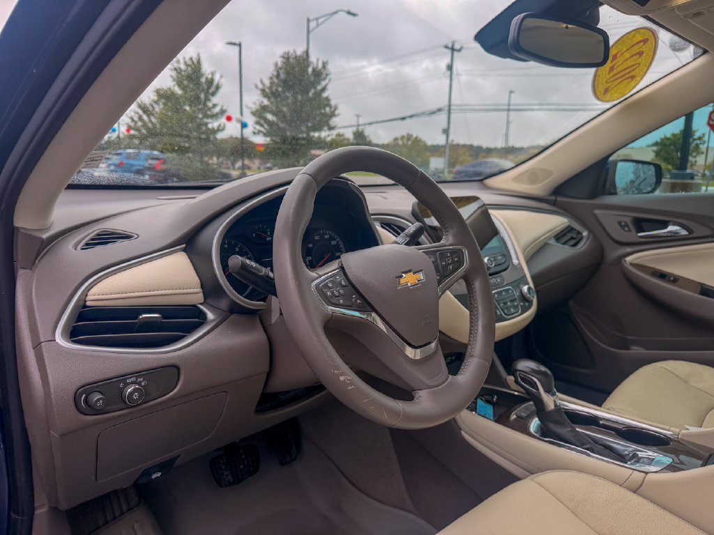 Used 2022 Chevrolet Malibu LT w/ Leather Package FWD image 13