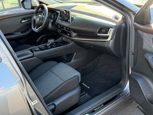 Certified 2023 Nissan Rogue SV image 25