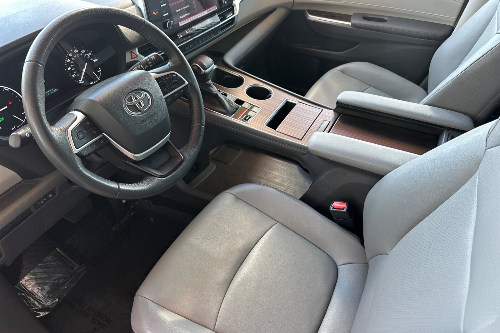 Certified 2024 Toyota Sienna XLE FWD image 12