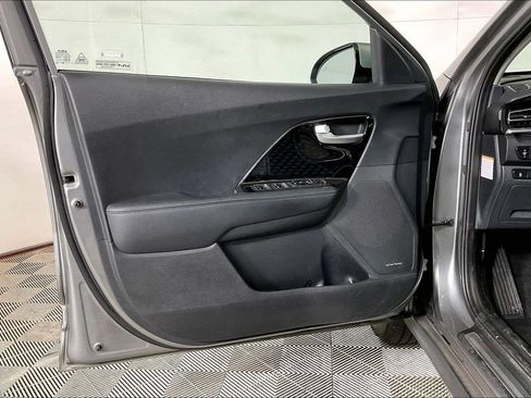Used 2022 Kia Niro EX Premium FWD image 22