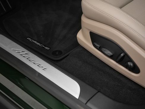 Used 2025 Porsche Macan Electric image 21