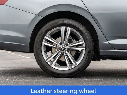 Used 2024 Volkswagen Jetta SE image 9