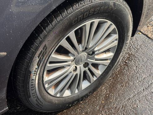 Used 2014 Chrysler Town & Country Touring-L w/ Driver Convenience Group image 9