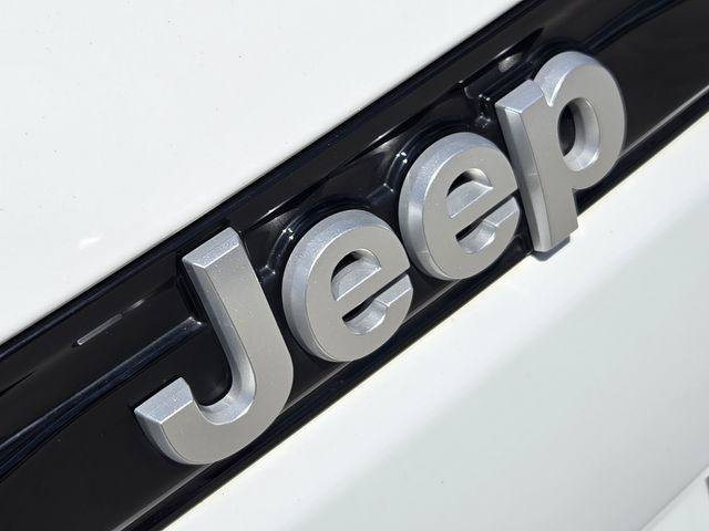 Certified 2024 Jeep Grand Cherokee Laredo X w/ Luxury Tech Group I AWD/4WD image 10