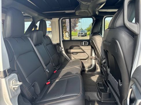 Used 2024 Jeep Wrangler Unlimited Sahara w/ Technology Group AWD/4WD image 38