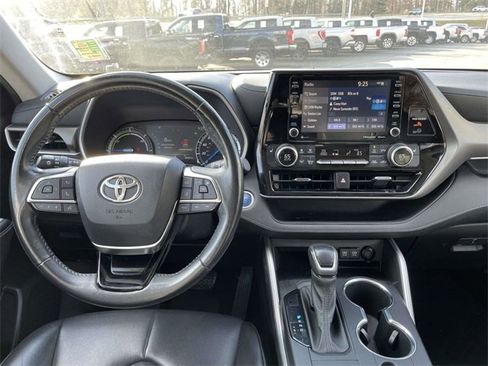 Used 2021 Toyota Highlander XLE image 15